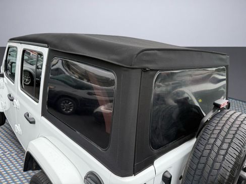 Used 2024 Jeep Wrangler Unlimited Sahara AWD/4WD image 19