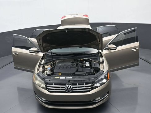 Used 2015 Volkswagen Passat TDI SEL Premium FWD image 38