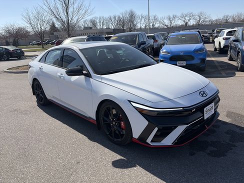Used 2025 Hyundai Elantra N image 3