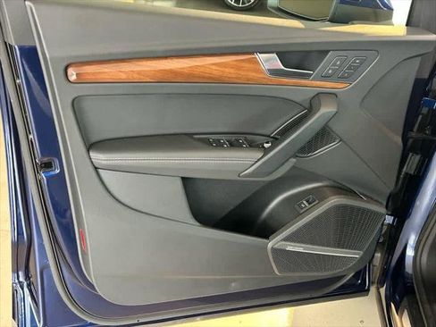 Certified 2025 Audi Q5 2.0T Premium Plus image 10