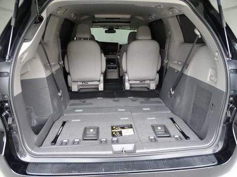 Used 2020 Toyota Sienna XLE Premium AWD/4WD image 20