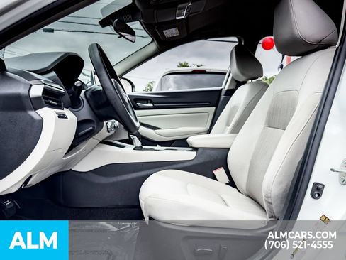 Used 2025 Nissan Altima 2.5 SV FWD image 14
