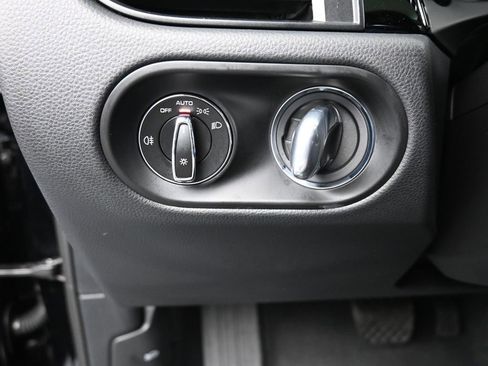 Used 2025 Porsche Macan image 25