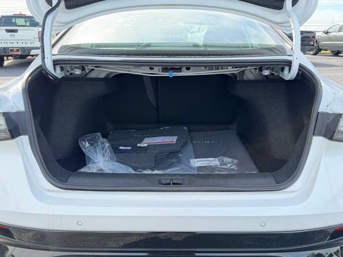 New 2026 Nissan Sentra SR w/ SR Premium Package FWD image 33