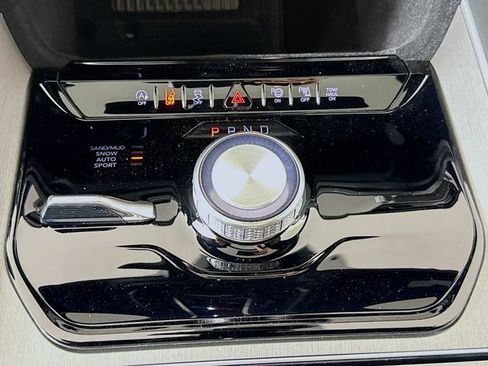 New 2026 Jeep Grand Wagoneer 4WD w/ Premium Group I image 17