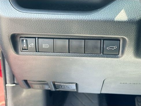 Used 2022 Toyota RAV4 XLE w/ Convenience Package AWD/4WD image 10