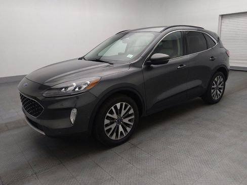 Used 2020 Ford Escape Titanium image 2