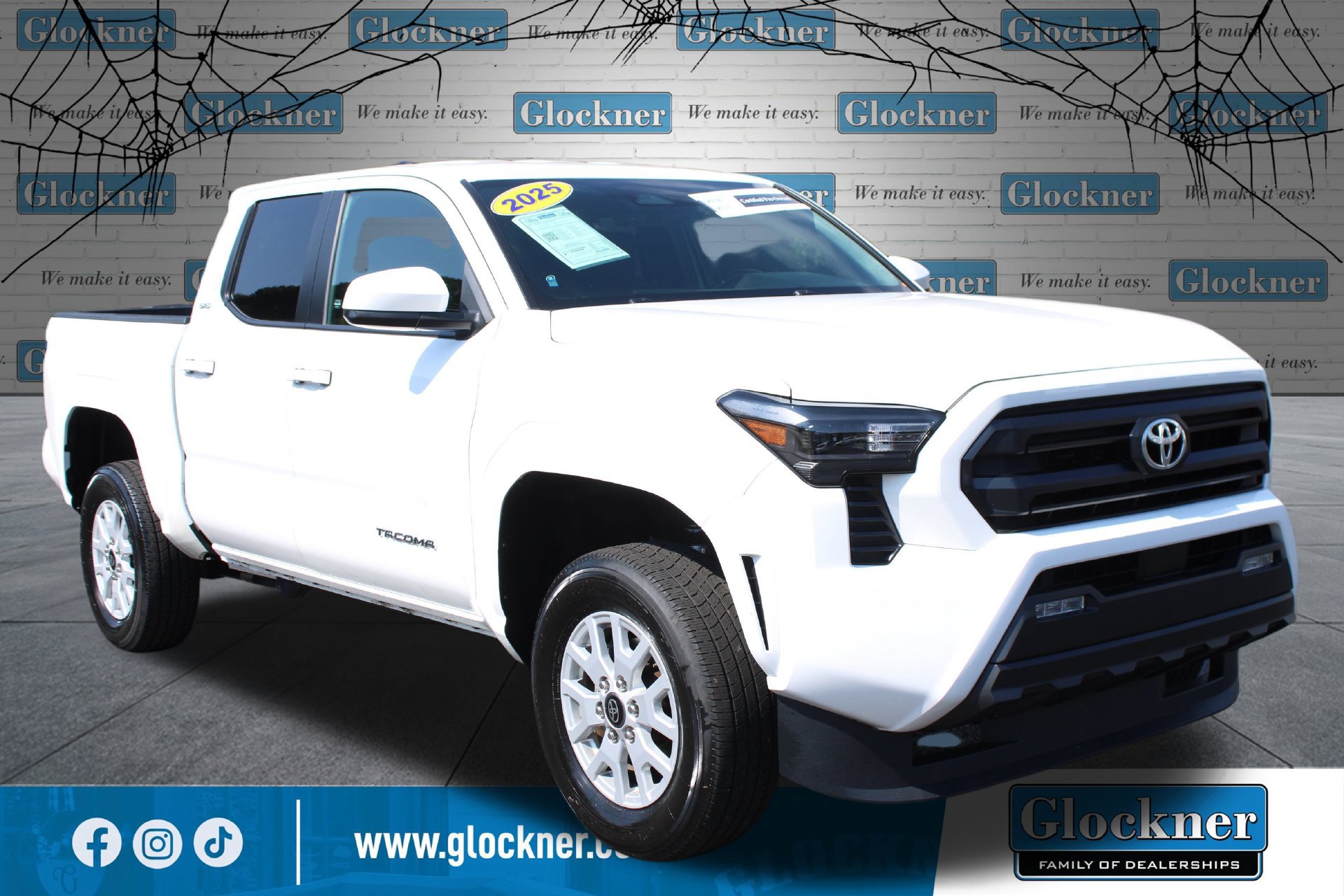 Used 2025 Toyota Tacoma SR5 AWD/4WD image 3