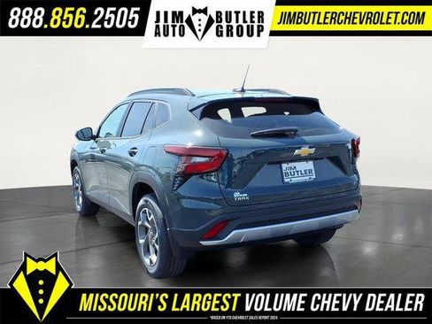 New 2026 Chevrolet Trax LT w/ Driver Confidence Package image 2