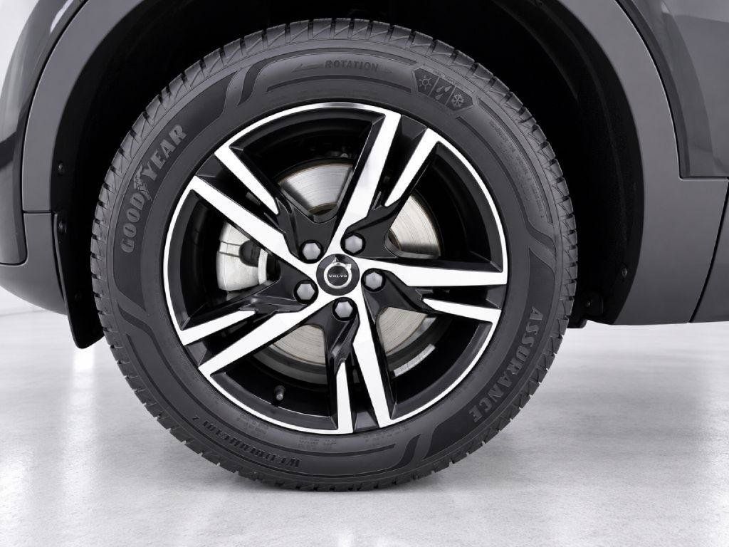 Used 2023 Volvo XC40 B5 Plus AWD/4WD image 30