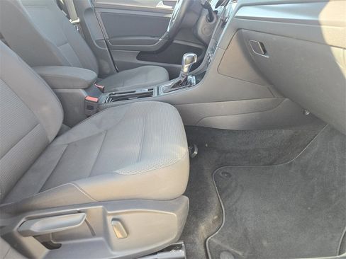 Used 2019 Volkswagen e-Golf SE w/ Driver Assistance Package image 14
