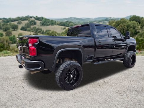 Used 2024 Chevrolet Silverado 2500 LT AWD/4WD image 10
