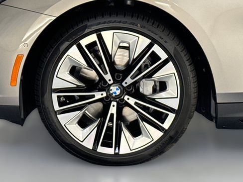 Used 2026 BMW i5 eDrive40 w/ Premium Package image 11