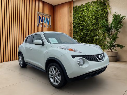 Used 2012 Nissan Juke SV image 1