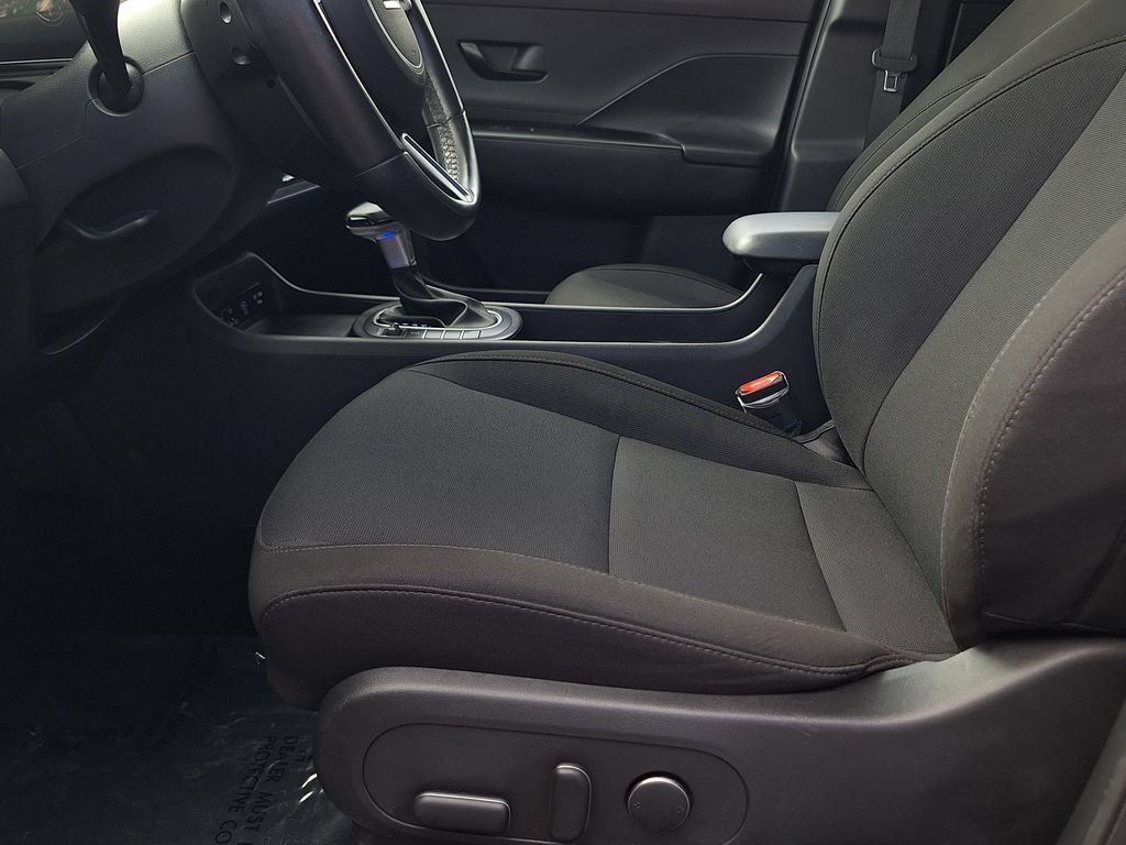Certified 2025 Hyundai Kona SEL AWD/4WD image 11