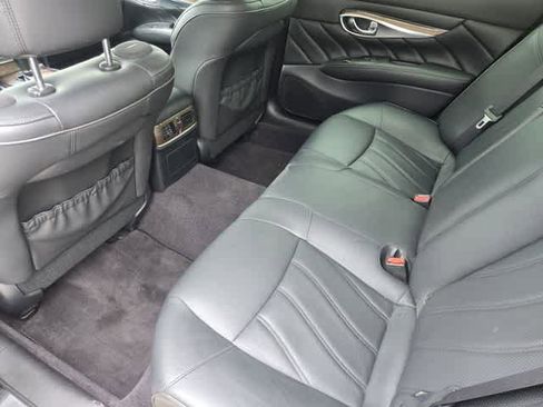 Used 2015 INFINITI Q70 L 3.7 w/ Deluxe Touring Package RWD image 11