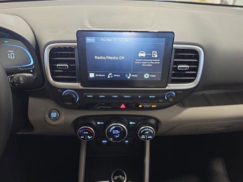 Certified 2025 Hyundai Venue SEL image 8
