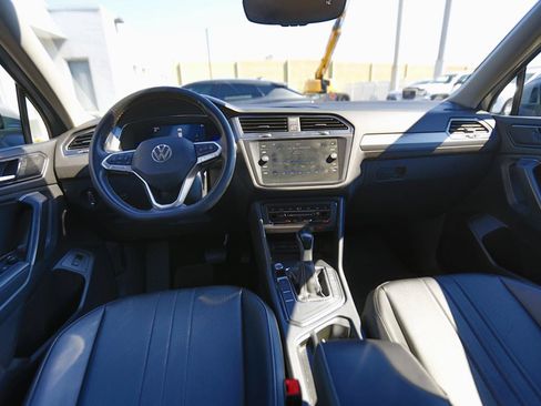 Used 2022 Volkswagen Tiguan SE FWD image 11