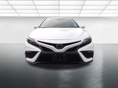 Used 2023 Toyota Camry SE image 2