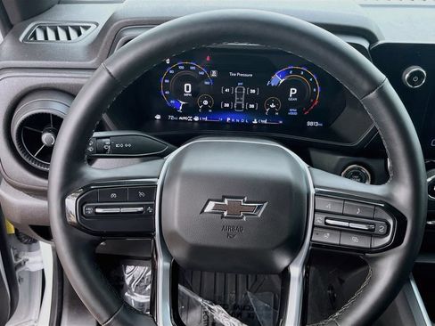 Used 2025 Chevrolet Colorado Trail Boss AWD/4WD image 11