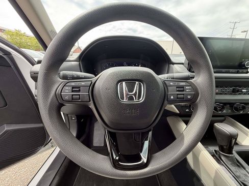 Certified 2025 Honda Accord SE image 9