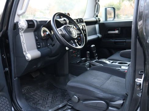 Used 2007 Toyota FJ Cruiser 4WD image 12