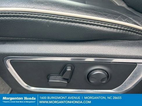 Used 2025 RAM 1500 Laramie AWD/4WD image 16