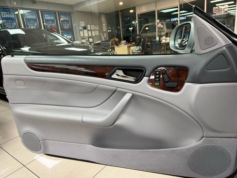 Used 2001 Mercedes-Benz CLK 320 Coupe image 9