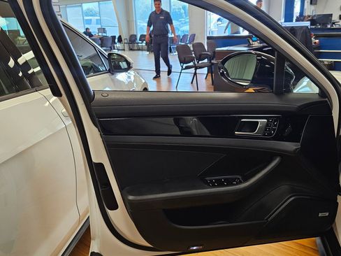 Used 2018 Porsche Panamera 4 w/ Premium Package Plus image 11