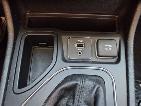 Certified 2019 Jeep Cherokee Latitude Plus image 27