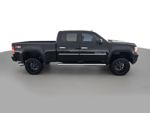 Used 2013 GMC Sierra 2500 Denali w/ Suspension Package, Off-Road image 4