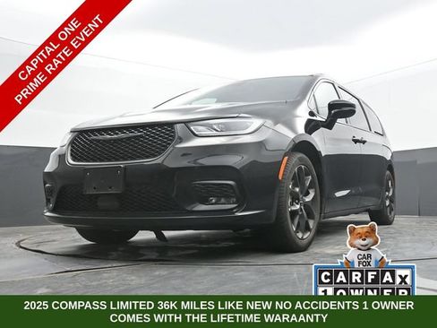 Used 2025 Chrysler Pacifica Limited FWD image 55