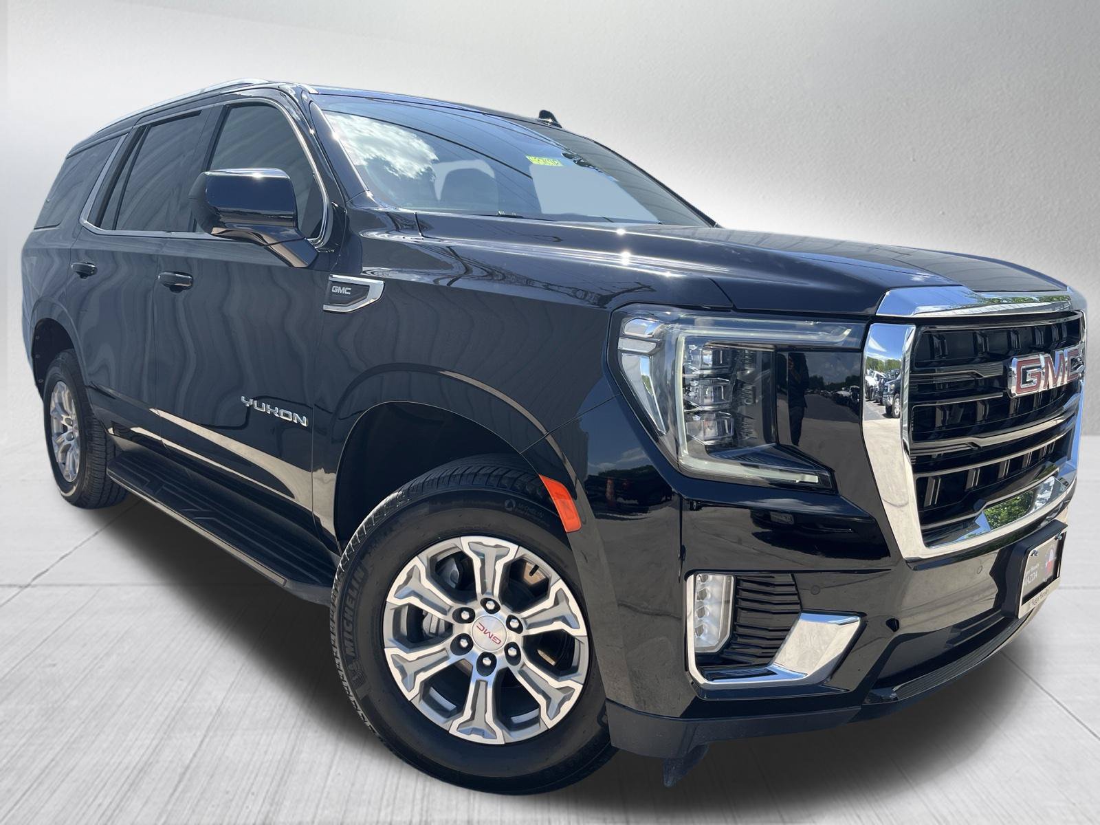 Used 2024 GMC Yukon SLE RWD image 3