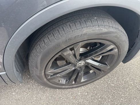 Used 2023 Volkswagen Tiguan SE R-Line image 14