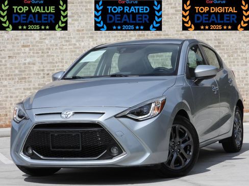 Used 2020 Toyota Yaris XLE FWD image 2