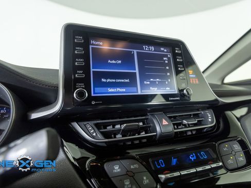 Used 2021 Toyota C-HR LE FWD image 17