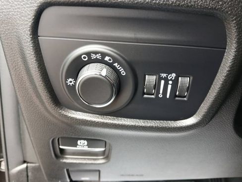 Used 2025 Jeep Grand Cherokee L Laredo w/ Luxury Tech Group I RWD image 18