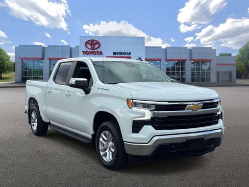Used 2023 Chevrolet Silverado 1500 LT AWD/4WD image 2
