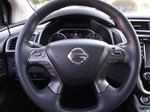 Used 2019 Nissan Murano SL w/ SL Technology Package FWD image 12