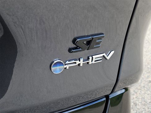 New 2025 Toyota RAV4 SE image 4