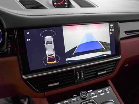 Certified 2023 Porsche Cayenne AWD/4WD image 24