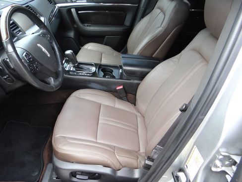 Used 2013 Lincoln MKS AWD image 21