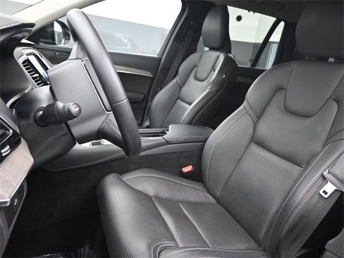 Used 2023 Volvo XC90 B6 Ultimate w/ Protection Package Premier image 9