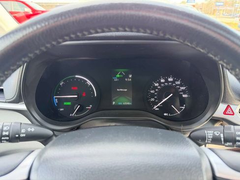 Used 2024 Toyota Sienna XLE image 25