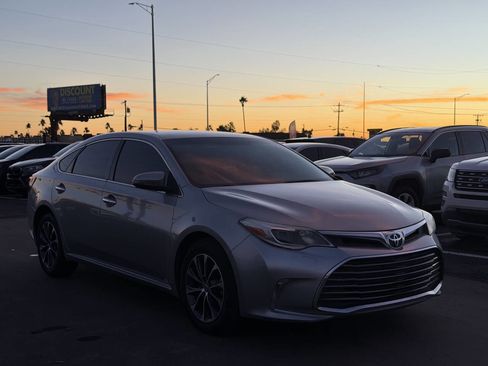 Used 2016 Toyota Avalon XLE image 11