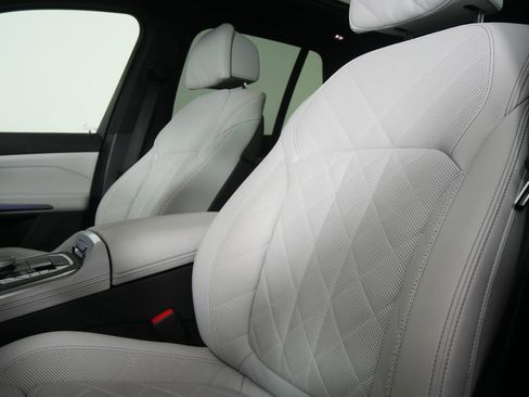 Used 2026 BMW X5 sDrive40i image 10