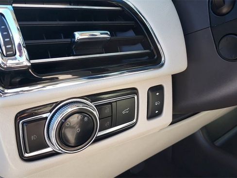 Used 2019 Lincoln Navigator Select image 13