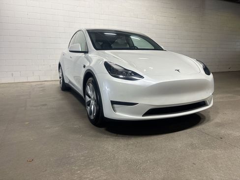 Used 2021 Tesla Model Y Long Range image 6