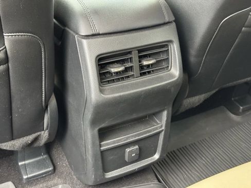 Used 2020 Ford Edge SEL image 13