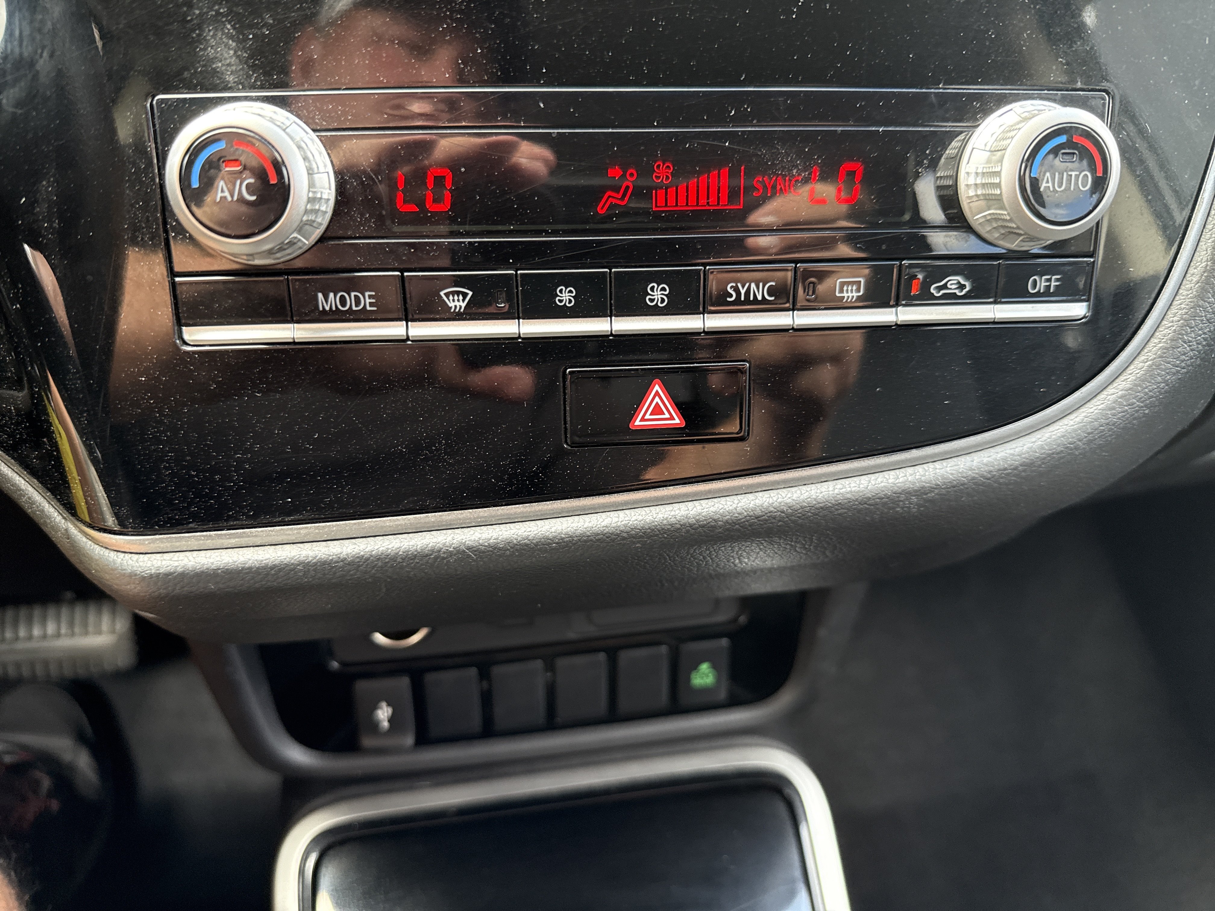 Used 2020 Mitsubishi Outlander ES AWD/4WD image 26